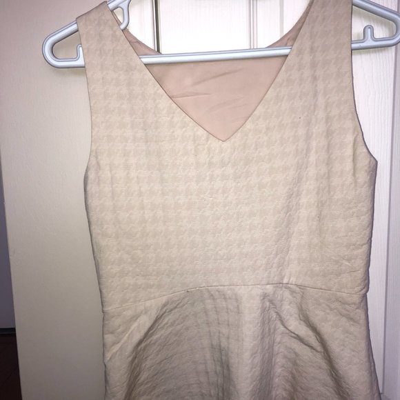 Banana Republic - peplum top - NWT - Picture 4 of 4